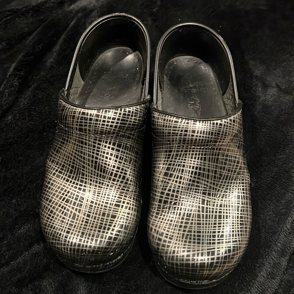 Dansko clog, size 37, black patent with silver design